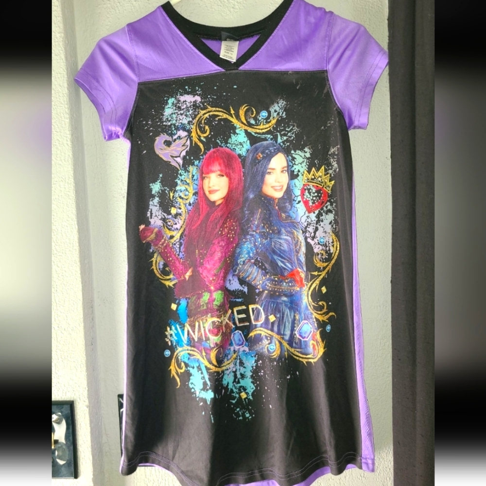 Girl's nightgown